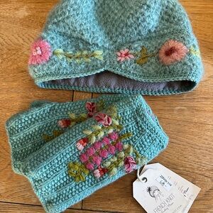 New French Knot Hand-Knit Floral Woman’s Hat and Mittens Set
